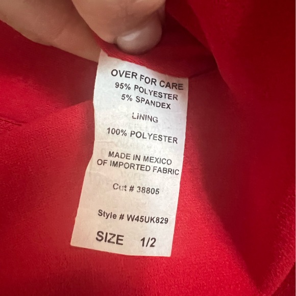 Long red gown - Picture 6 of 7